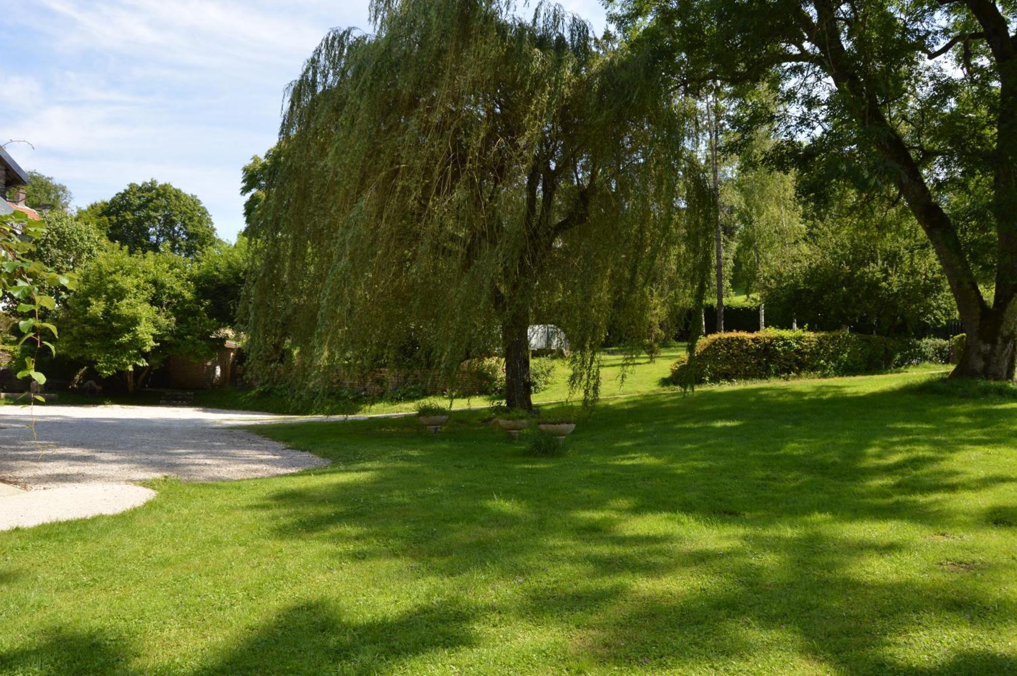 Le Moulin Au Fil De L'Eau Hotel Verseilles-le-Bas Exterior photo